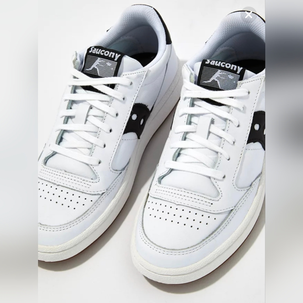 Saucony Classic White and Black Jazz Court Sneakers Men's 7.5 Women's 9 Leather